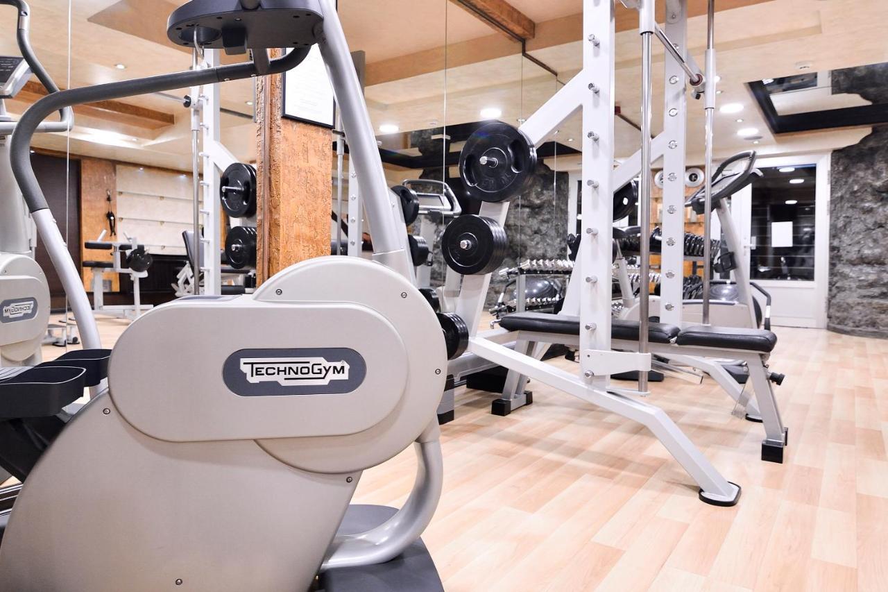 Prezident Hotel Нови-Сад Экстерьер фото A Technogym machine